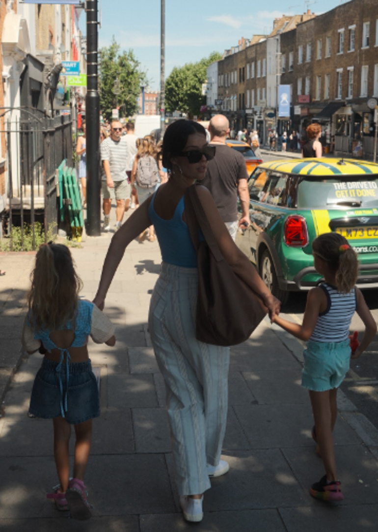 Pelin Akilin boşanma kararı sonrası yeni tatil rotası Kızlarıyla sürpriz paylaşım