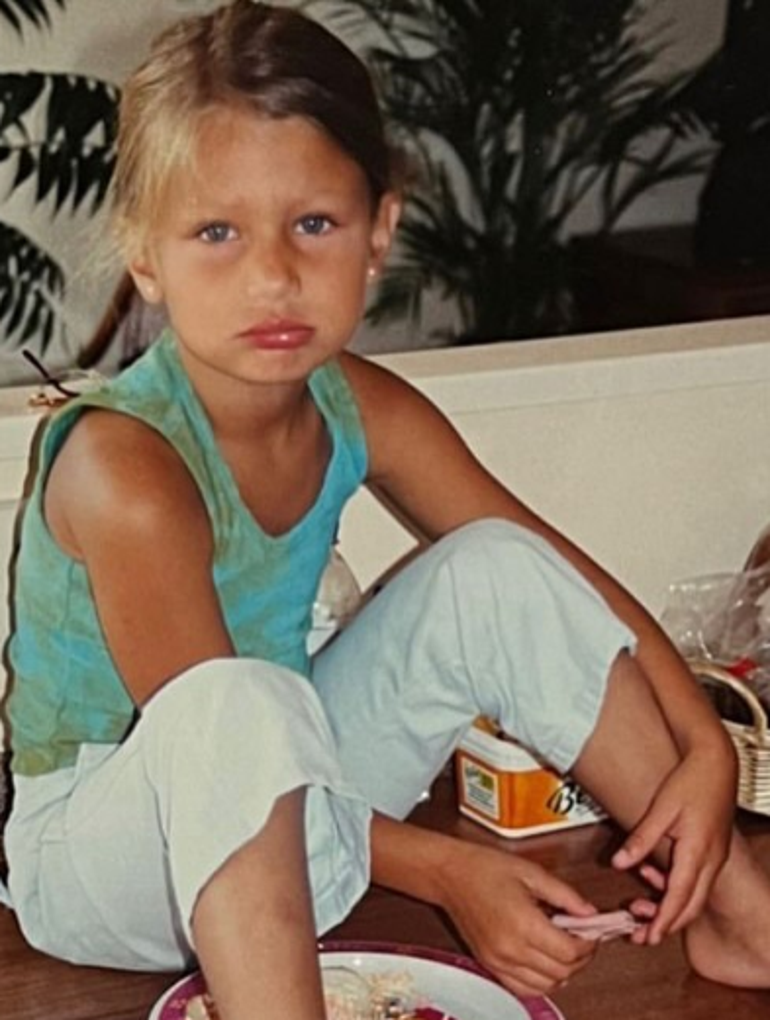Bella Hadid çocukluk fotoğrafını paylaştı Özgür Filistin dedi