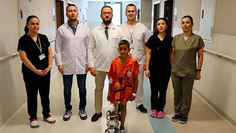 Kaykayla hayata tutunmuştu: Ayağındaki kemik yanlış kaynayan Serdal artık yürüyebiliyor