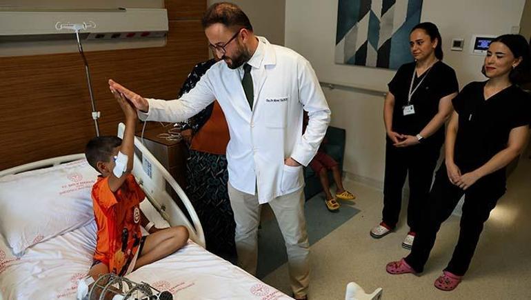 Kaykayla hayata tutunmuştu: Ayağındaki kemik yanlış kaynayan Serdal artık yürüyebiliyor