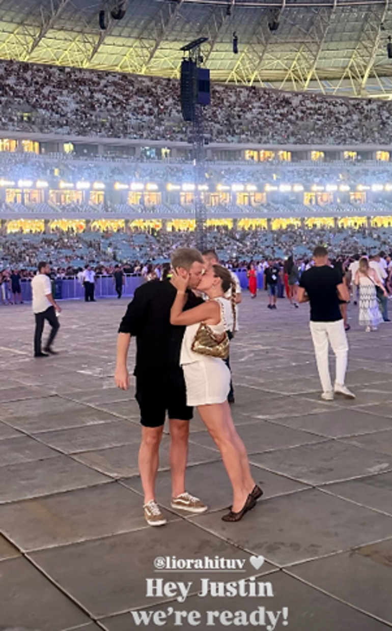 Ege Kökenli ve eşinden romantik paylaşım Justin Timberlake konserinde aşka geldiler