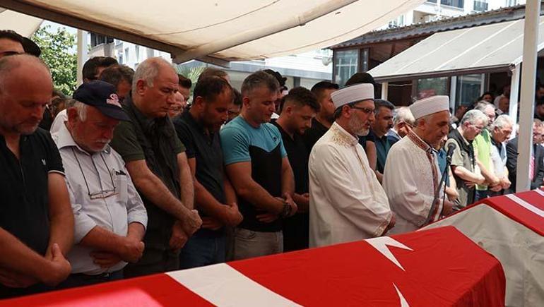 Bursada orman yangınına su taşıyan tankerin devrilmesi sonucu hayatını kaybeden 2 kişi defnedildi
