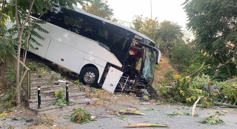 Maltepede köprülü kavşaktan şarampole düşen otobüsteki 8 kişi yaralandı