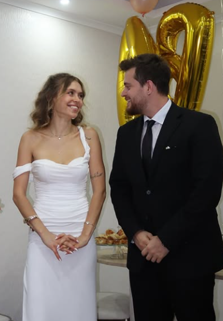 Alper Rende ve Betül Çakmak nişanlandı Biz nişanlandık