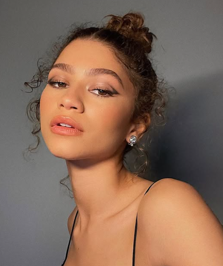Zendaya ve Tom Holland düğünlerini erteledi Sebebi şoke etti
