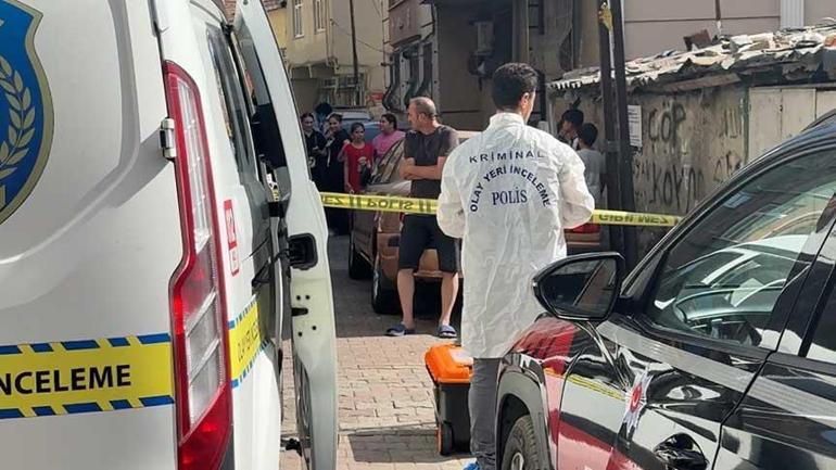 Kağıthanede ev arkadaşı vahşeti İçeri girenler korkunç manzarayla karşılaştı