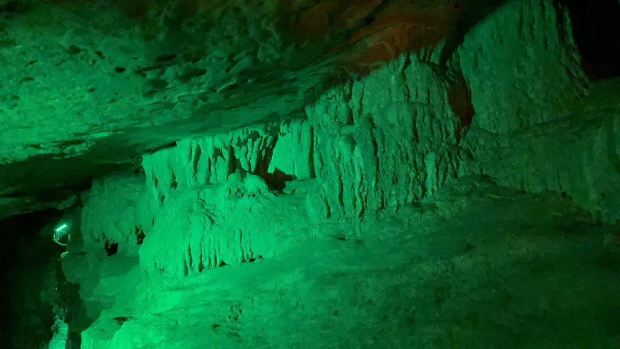 Sıcaktan bunalanalar bu mağaraya geliyor