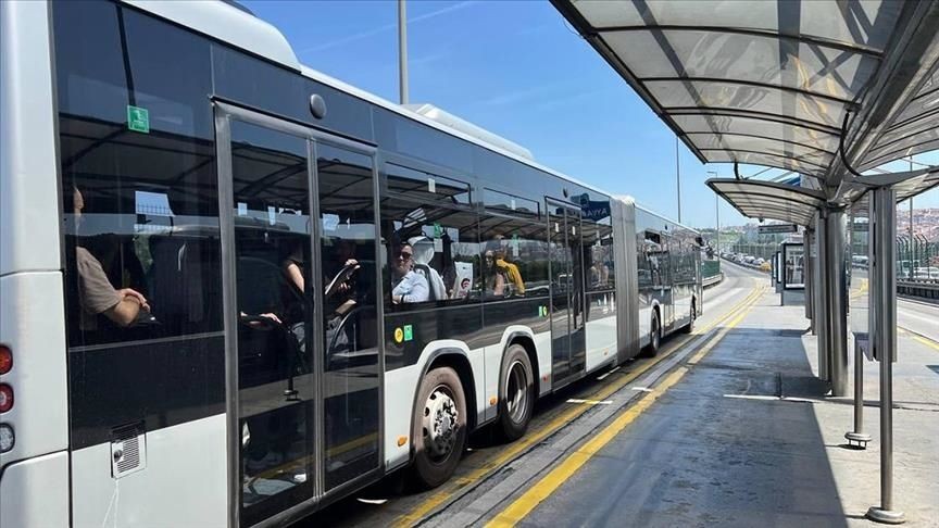 Bugün toplu taşıma ücretsiz mi? 15 Temmuz'da Metrobüs, metro, otobüs, Marmaray, tramvay bedava mı? - Resim: 2