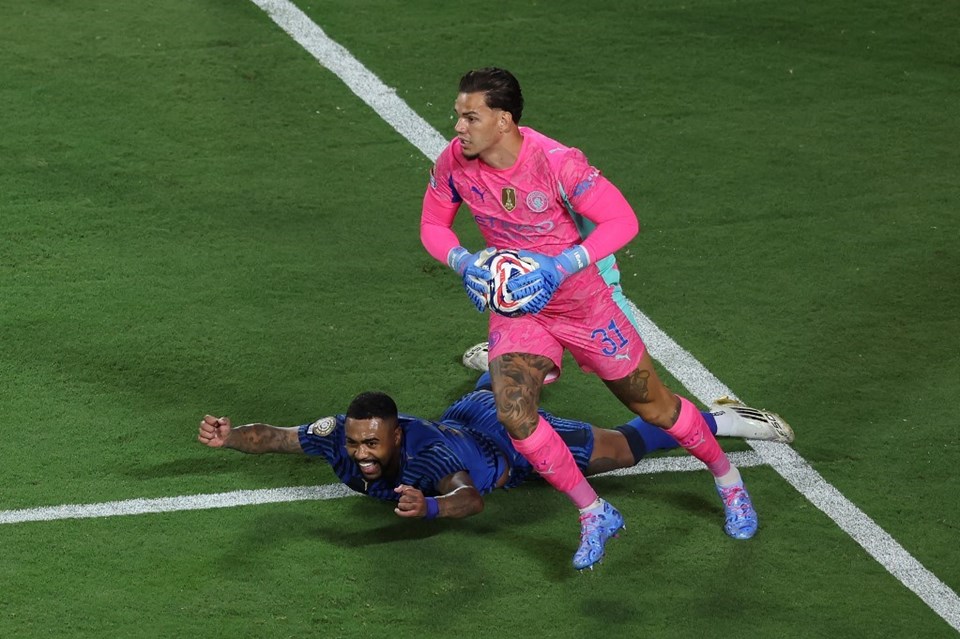 Hem tutuyor hem attıryor, Galatasaray için geliyor: City'nin 40 milyon euro ödediği Ederson bavulunu topladı - 2