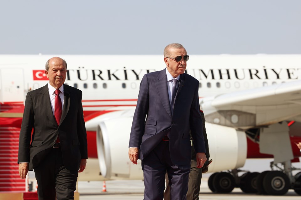 Cumhurbaşkanı Erdoğan'ın uçağına KKTC'ye varışında F-16'lar eşlik etti - 2
