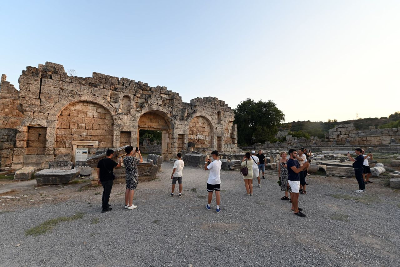 Bakan Ersoy duyurdu! Turizmde tarihi rekor: Antalya zirveye oynuyor - Resim: 8