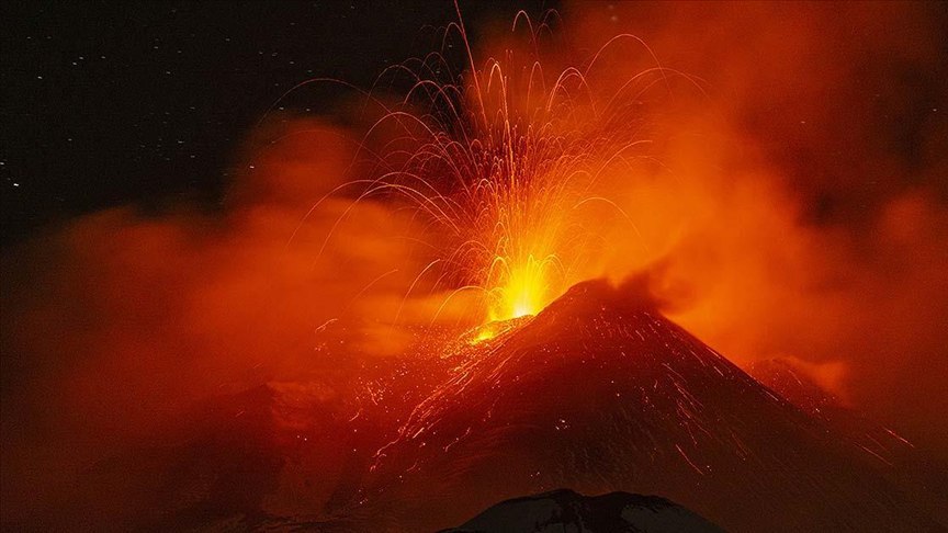İtalya'da Etna Yanardağı paniği!