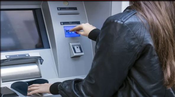 Yunanistan ATM işlemlerindeki komisyonu kaldırıyor