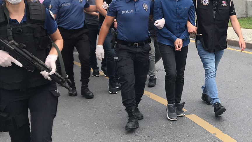 FETÖ'ye Ankara'da çifte operasyon