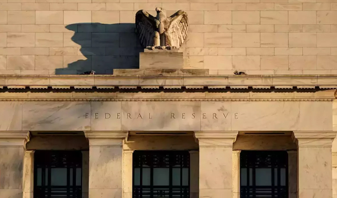 Fed baskılara rağmen faizi sabit bıraktı