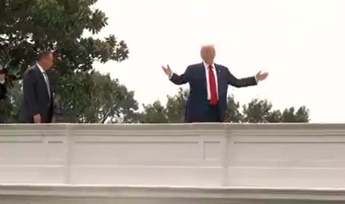 Beyaz Saray'ın çatısında Trump şov