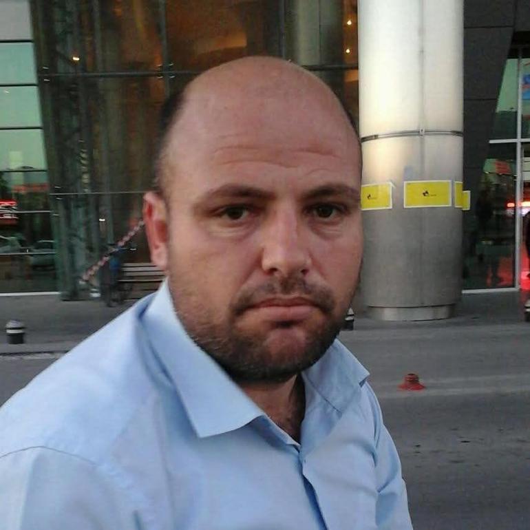 Ev arkadaşının boğazını keserek öldüren zanlının marketten yumurta aldığı anlar kamerada