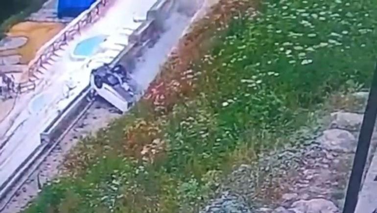 Aracını park etmek için manevra yaptı Otomobil yamaçtan yuvarlandı: 1i ağır, 5 yaralı