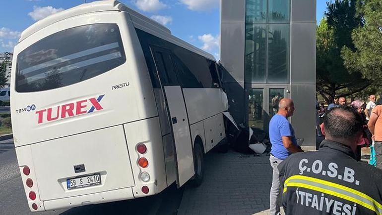 İşçi servisi direğe çarptı: 16 yaralı