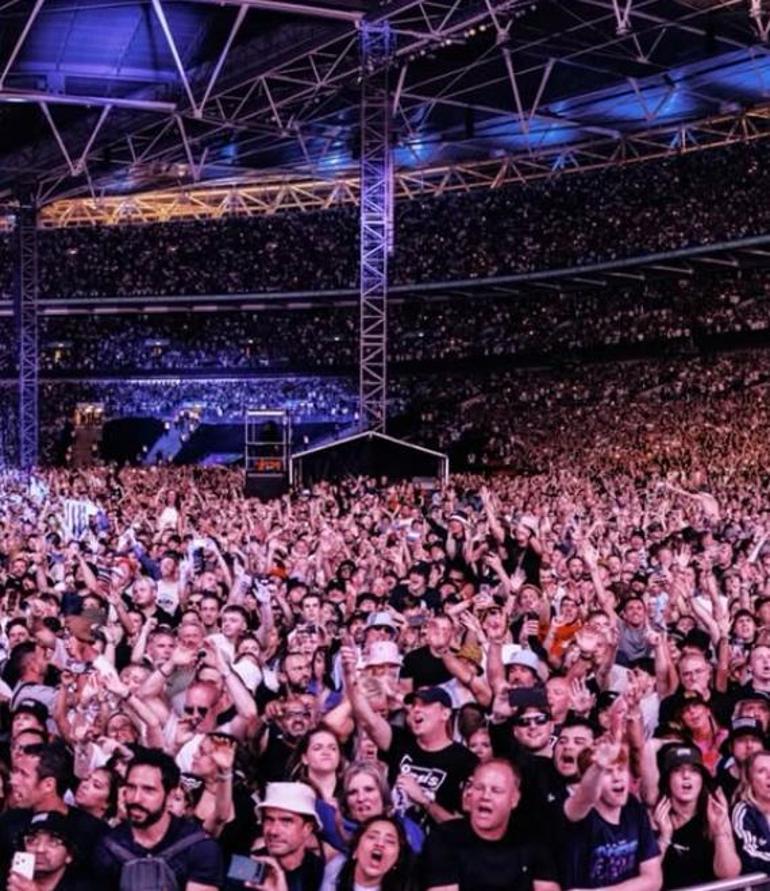 Dünyaca ünlü grubun konserinde korkunç ölüm Polis herkesten video istedi