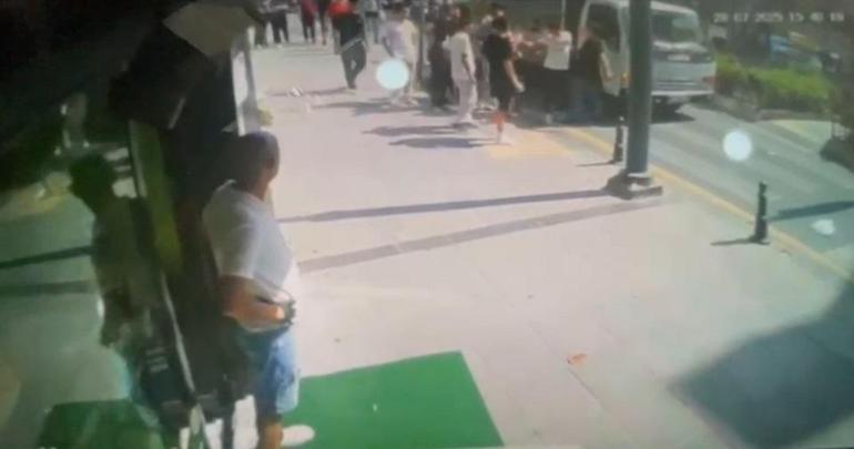 Kağıthane’de trafik krizi yumruklu kavgaya dönüştü