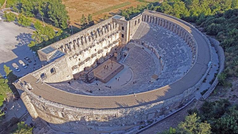 Antalyadan tarihi rekor: Bir günde 105 bin ziyaretçi Bakan Ersoy: Türkiye turizmde fark yaratıyor