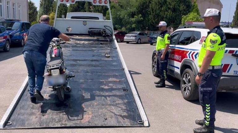 Sakaryada motosikletlinin tehlikeli şovu pahalıya patladı Ehliyetine süresiz el konuldu