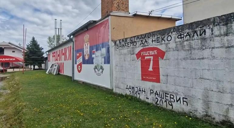 Sahaya yıldırım düştü 2 futbolcu ağır yaralandı