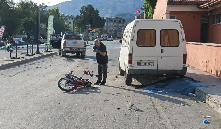 Burdurda feci olay: Yeni evli çifti, kaza ayırdı