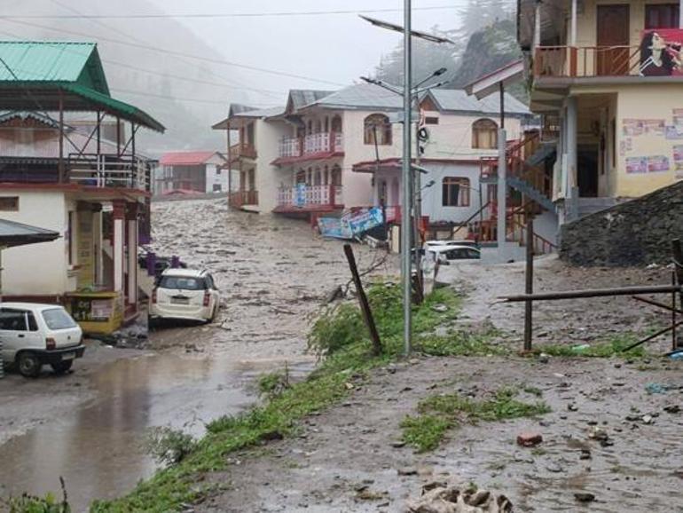 Hindistanda heyelan felaketi Onlarca kişi kayıp