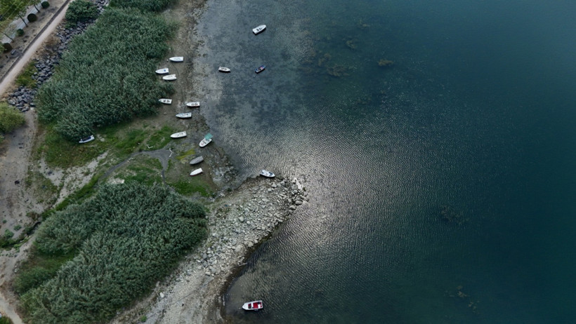 Sapanca Gölü'nde su miktarı kritik seviyeye düştü! Kalıntılar ortaya çıktı - Resim : 2